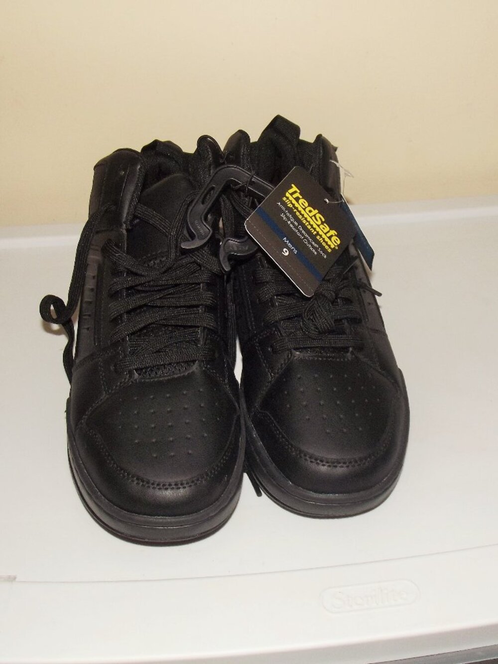 Pair of Mens Treadsafe Non Slip Work Shoes Sz 9---NWT